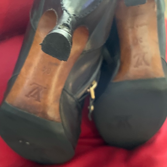 LOUIS VUITTON LV Leather Ankle Booties Black 34 - Picture 3 of 10